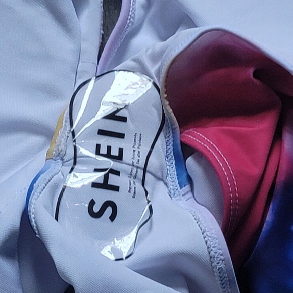 SHEIN Women's One-Piece Swimsuit Stretch Plus size 1XL. - Picture 8 of 9